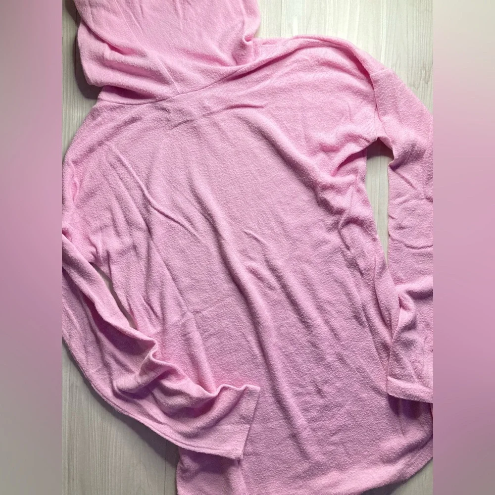 ✨2/$40✨ Girls’ Old Navy + Grayson Social Long Sleeve Fall Shirts 🍂